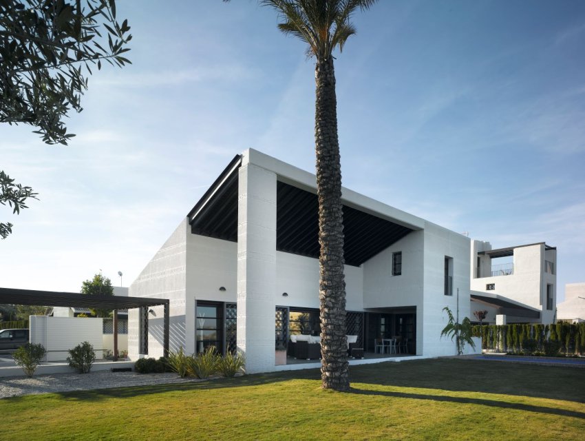 Neue Gebäude - detached -
Peraleja Golf