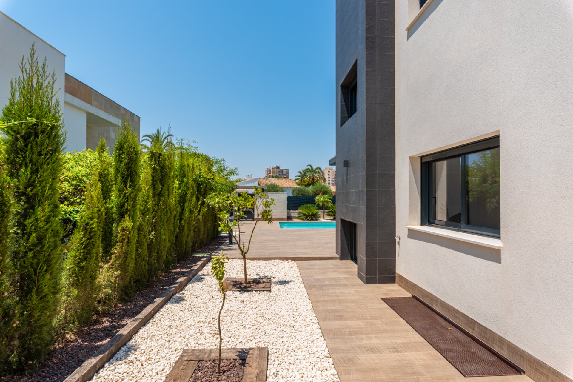 Neue Gebäude - detached -
Playa Paraiso