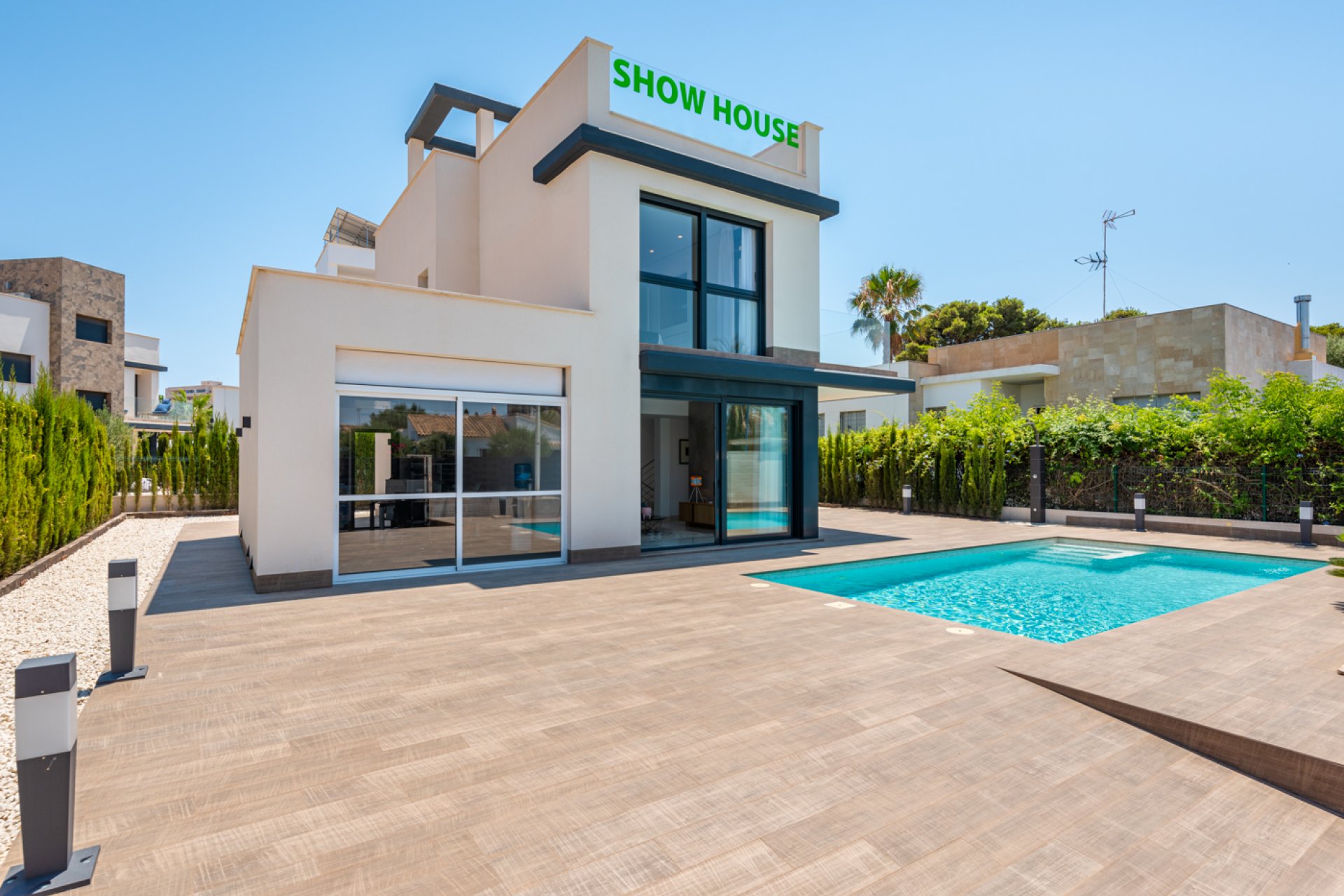 Neue Gebäude - detached -
Playa Paraiso