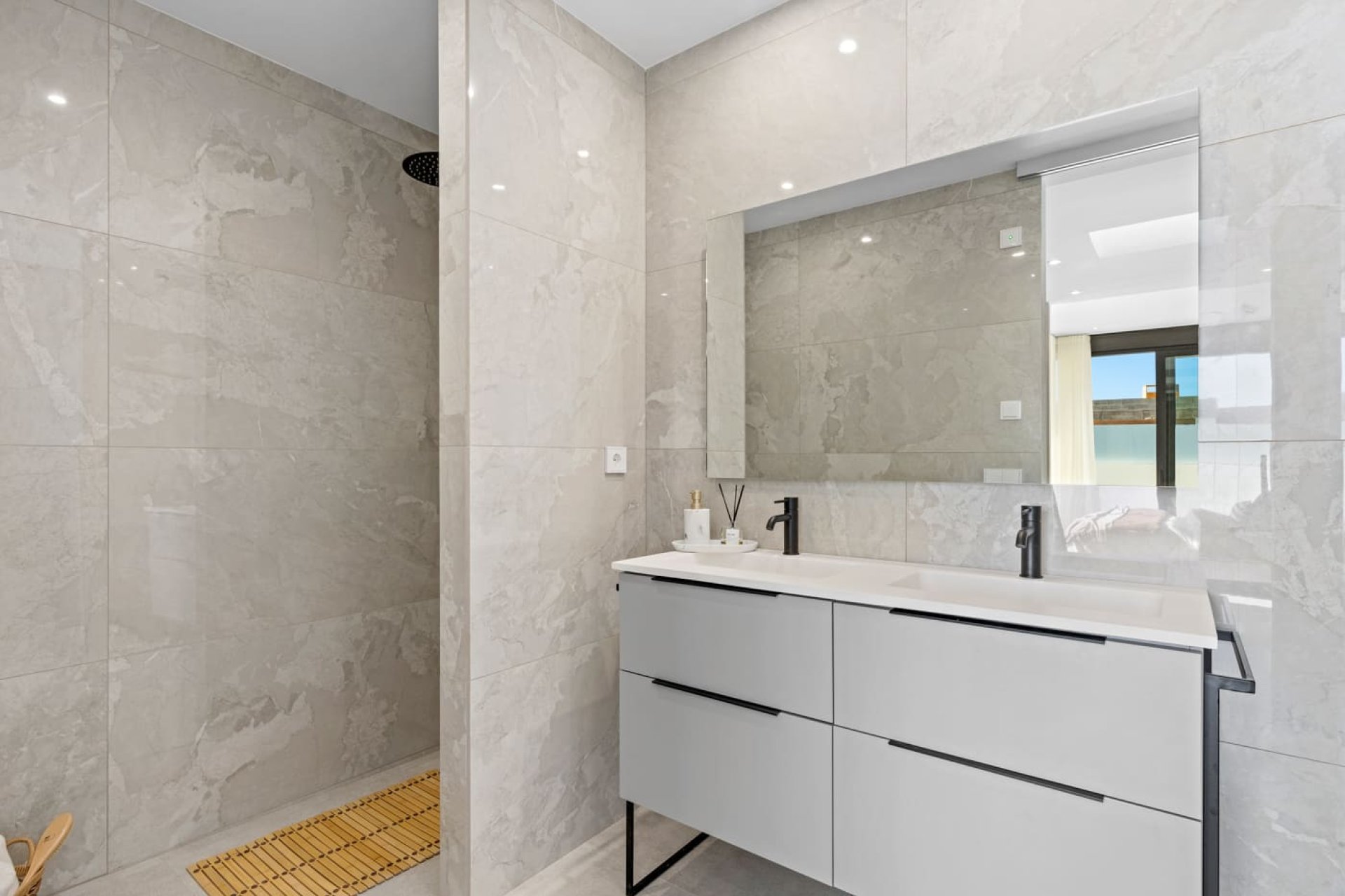 Neue Gebäude - detached -
Polop