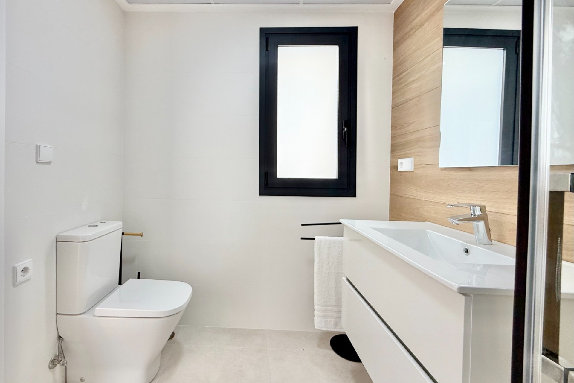 Neue Gebäude - high-bungalow -
Cox