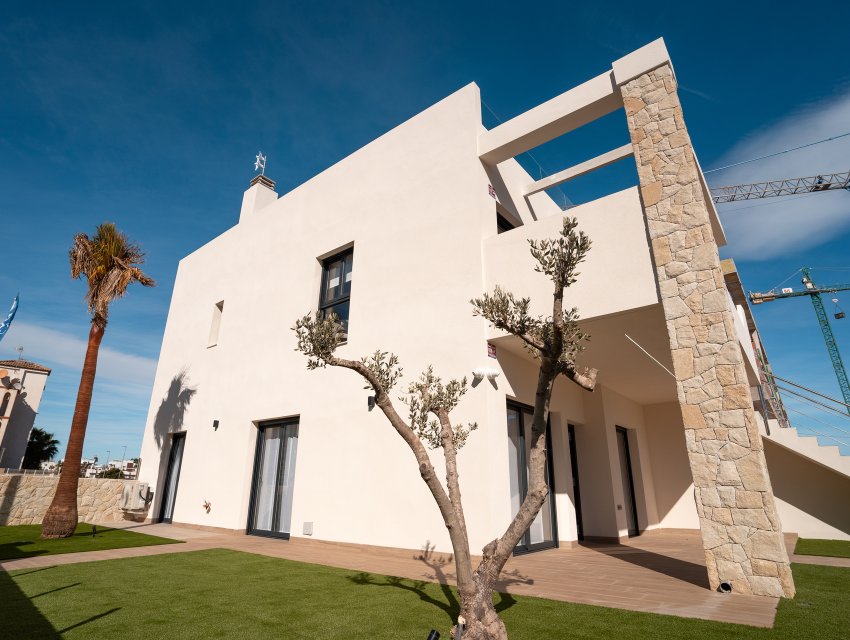 Neue Gebäude - low-bungalow -
Pilar de la Horadada