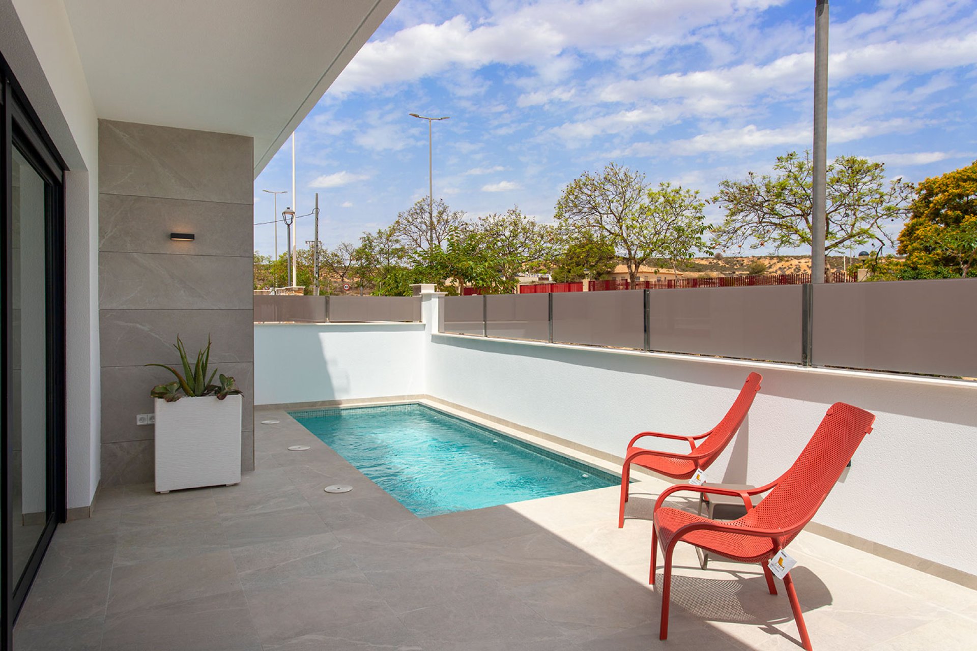 Neue Gebäude - terraced -
Sucina