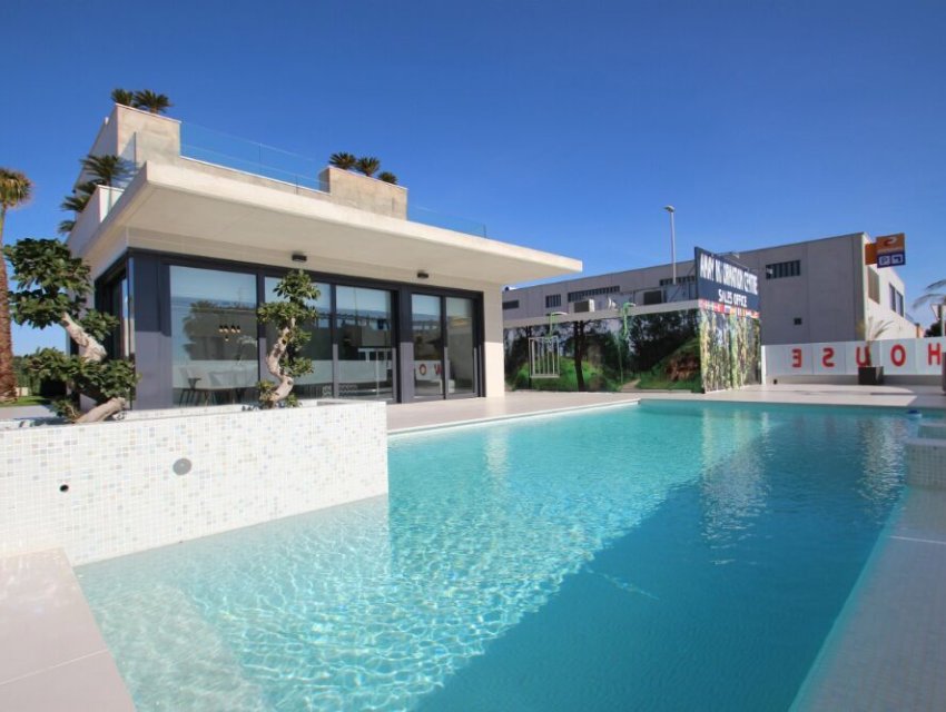 Neue Gebäude - Villa -
San Miguel de Salinas