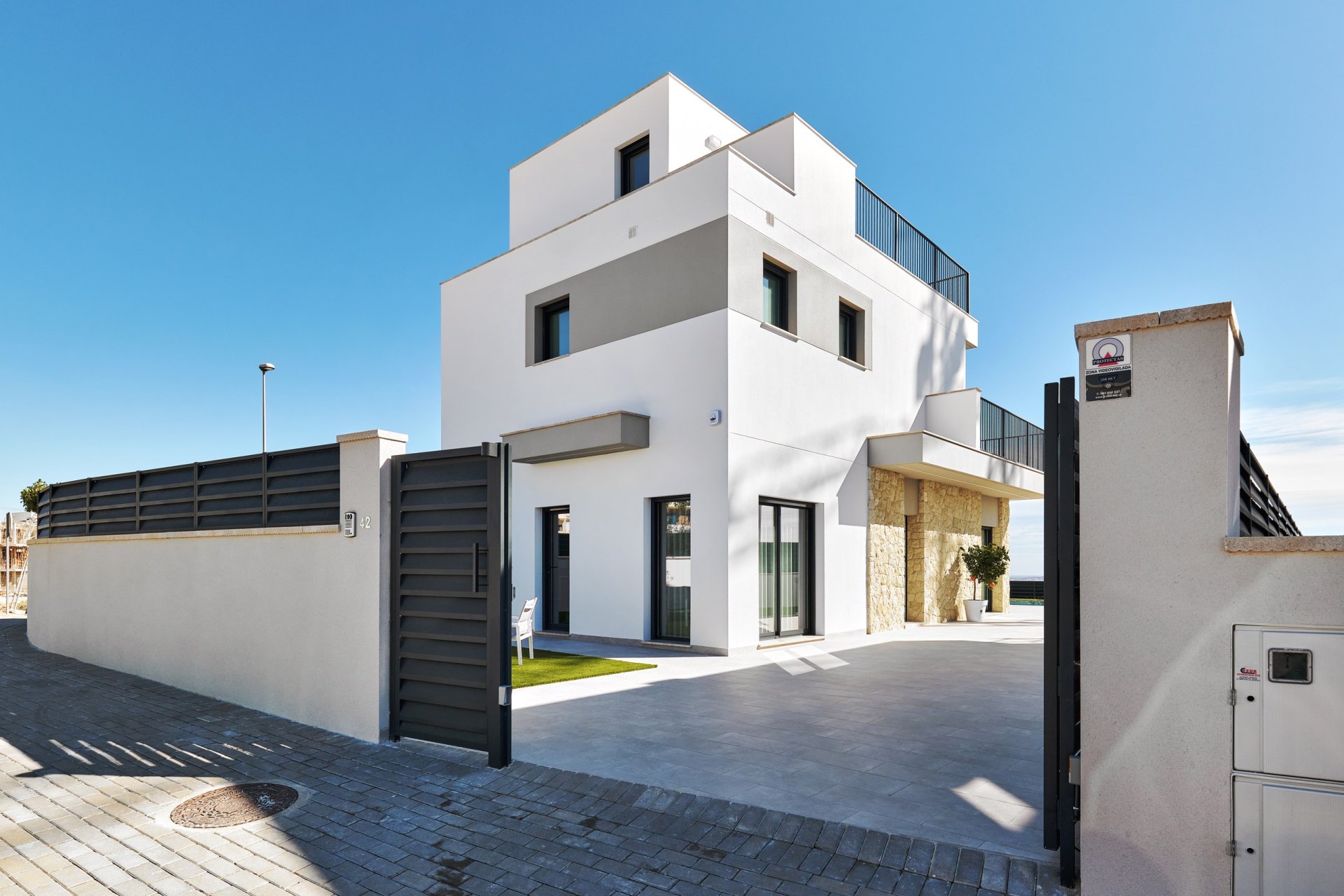 Neue Gebäude - Villa -
San Miguel de Salinas