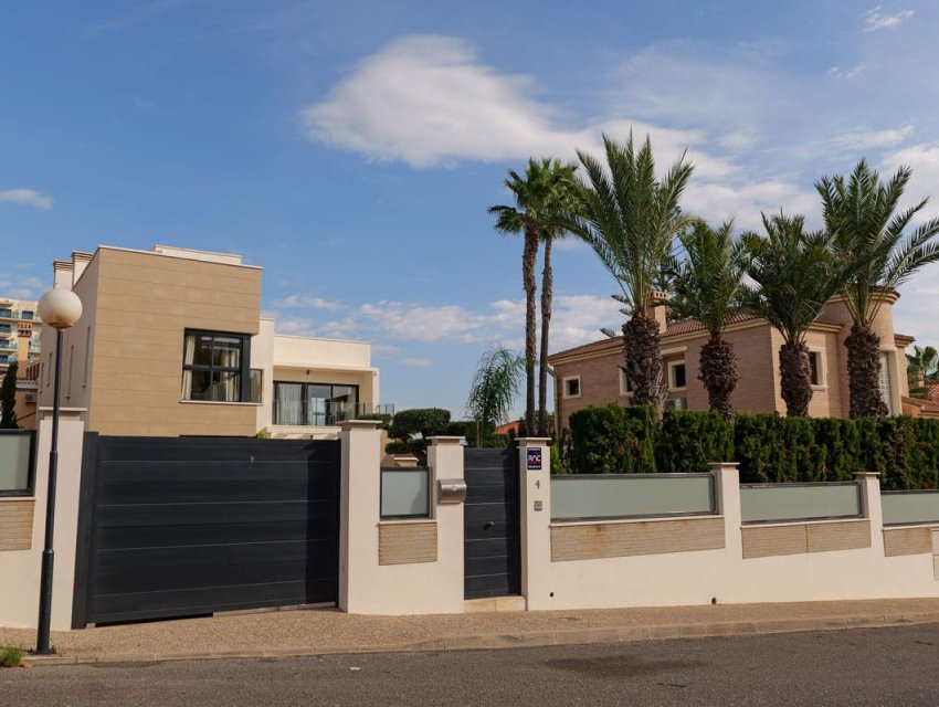 Neue Gebäude - Villa -
Torrevieja