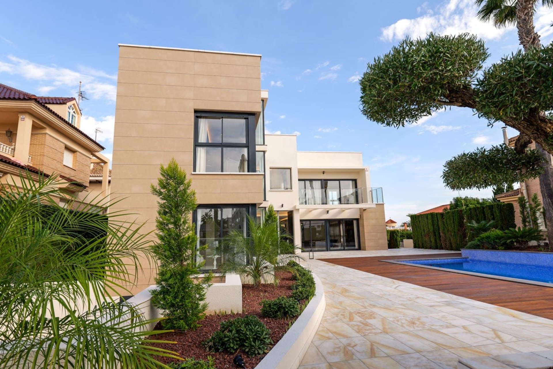 Neue Gebäude - Villa -
Torrevieja