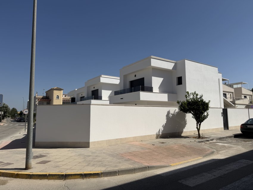 New Build - detached -
Heredades