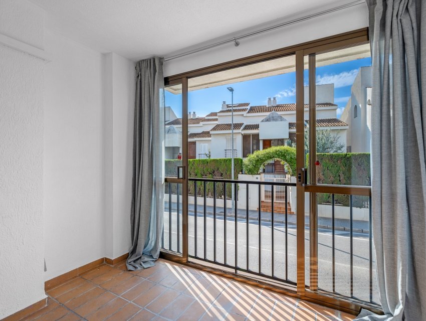 Resale - apartment -
Altea