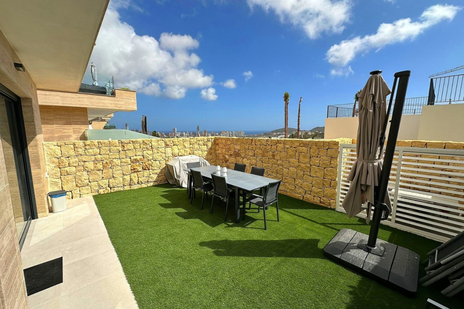 Resale - apartment -
Finestrat