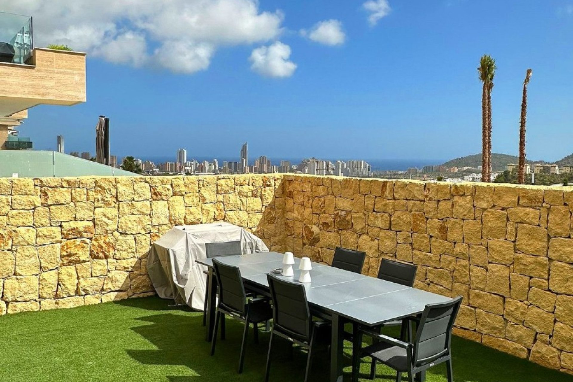 Resale - apartment -
Finestrat