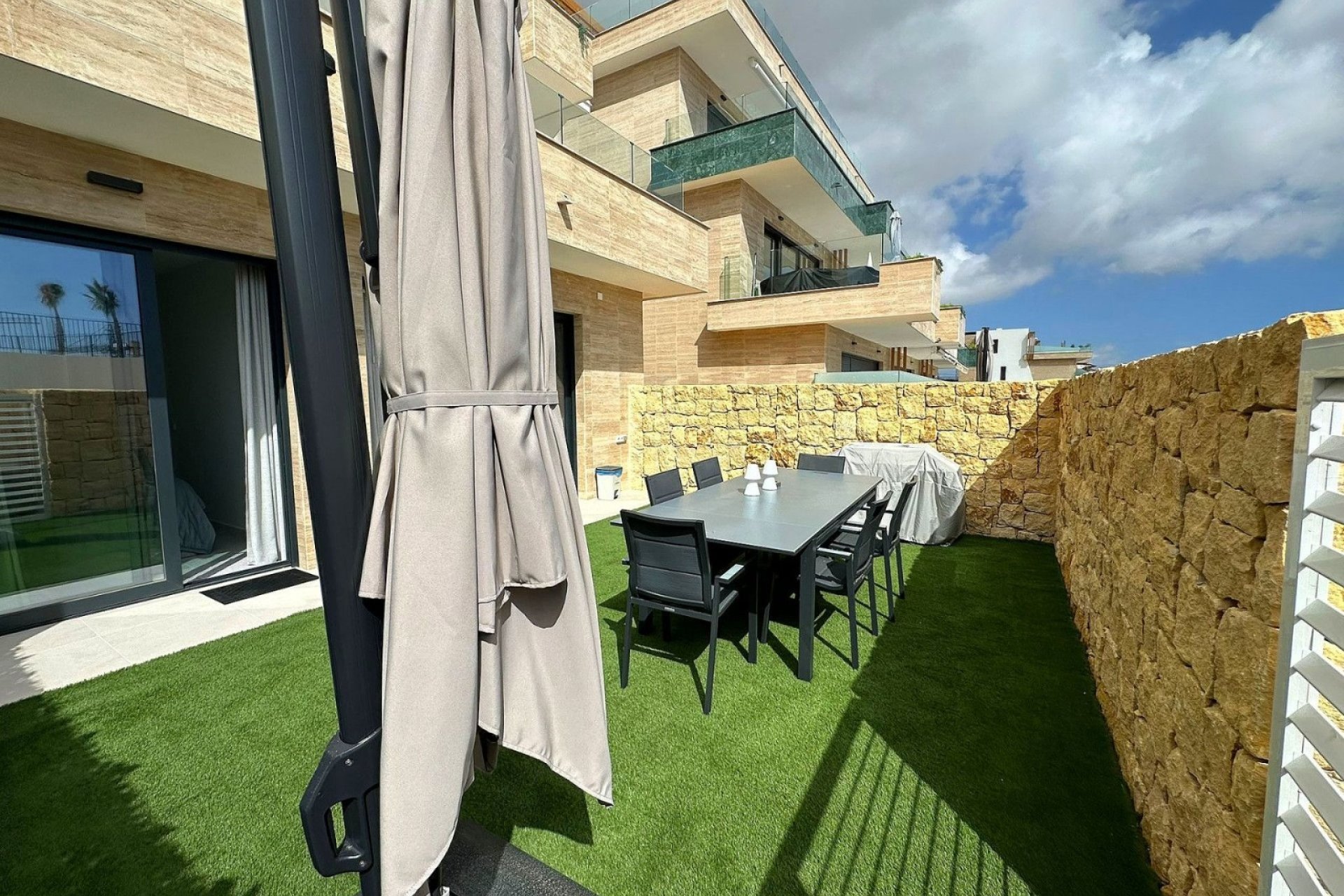 Resale - apartment -
Finestrat