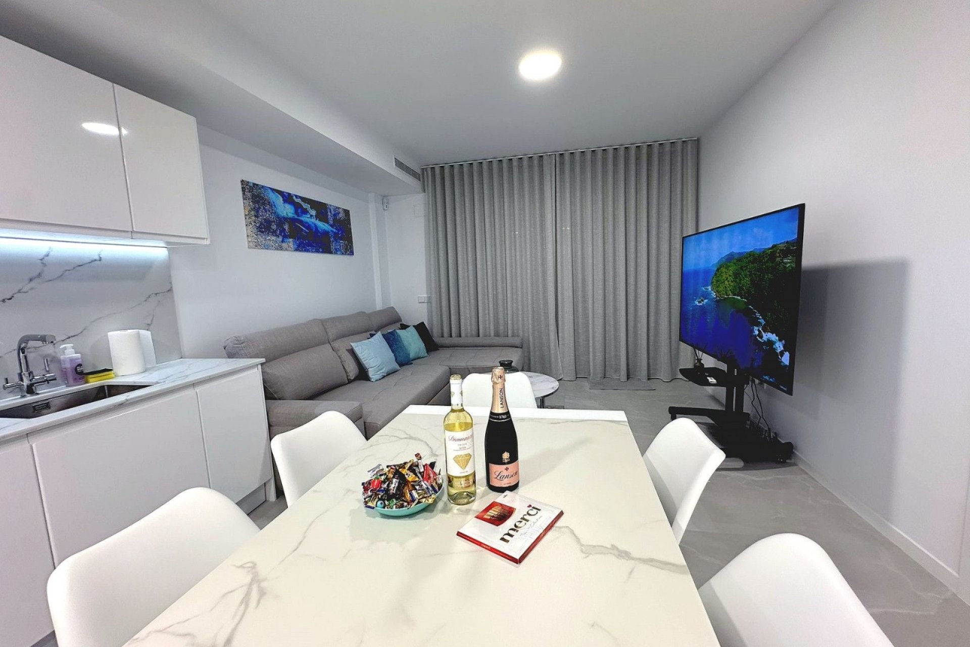 Resale - apartment -
Finestrat