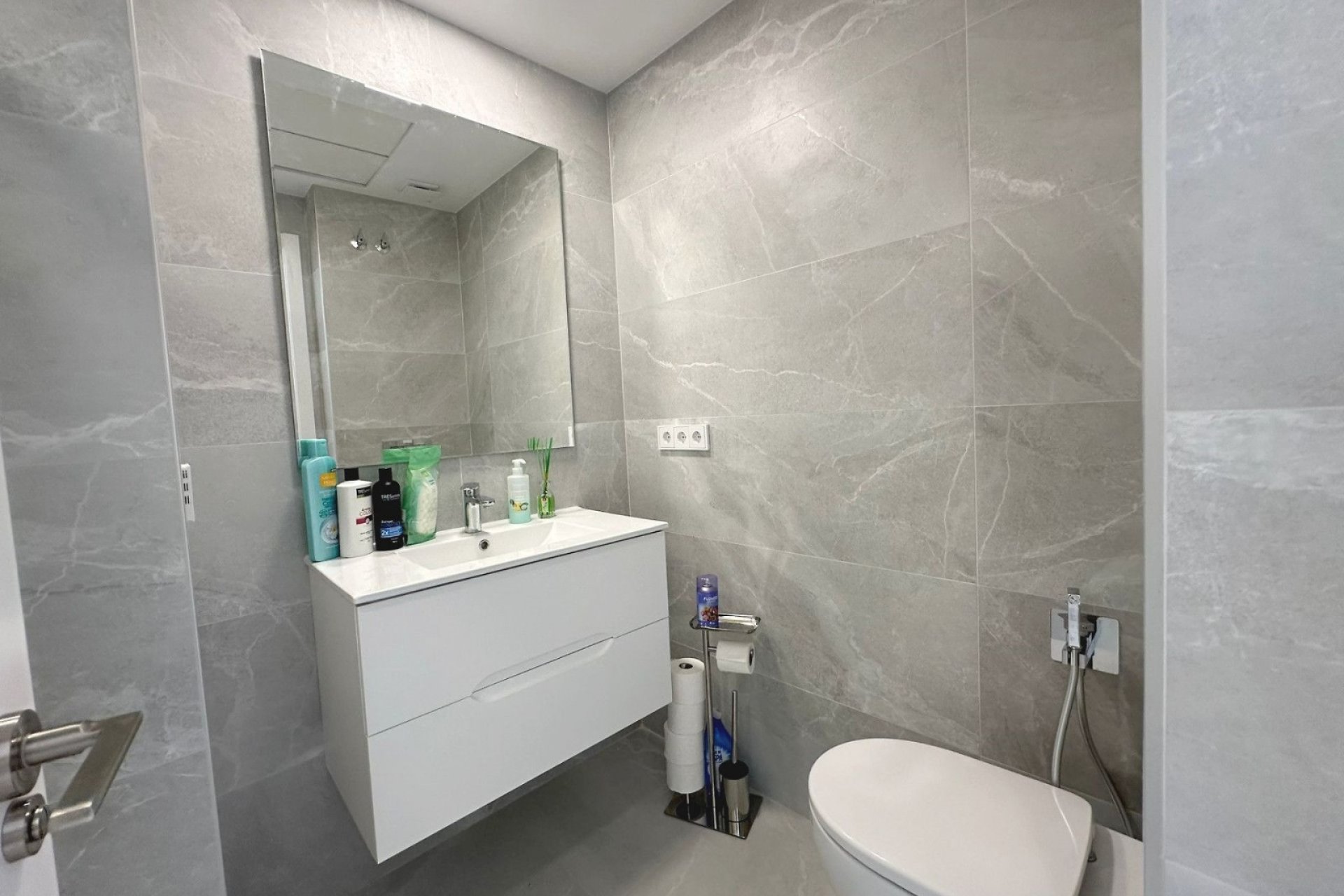 Resale - apartment -
Finestrat