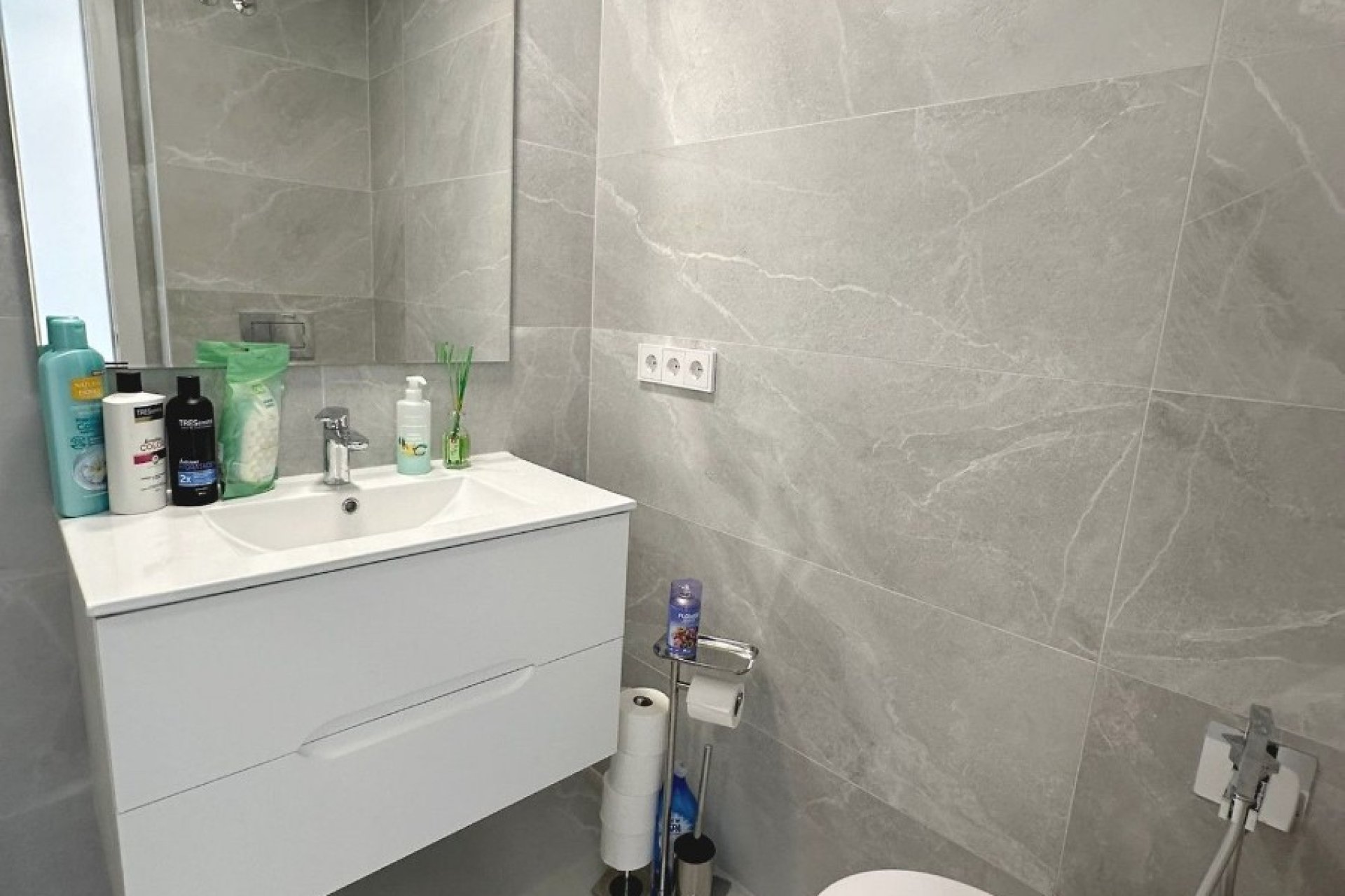 Resale - apartment -
Finestrat