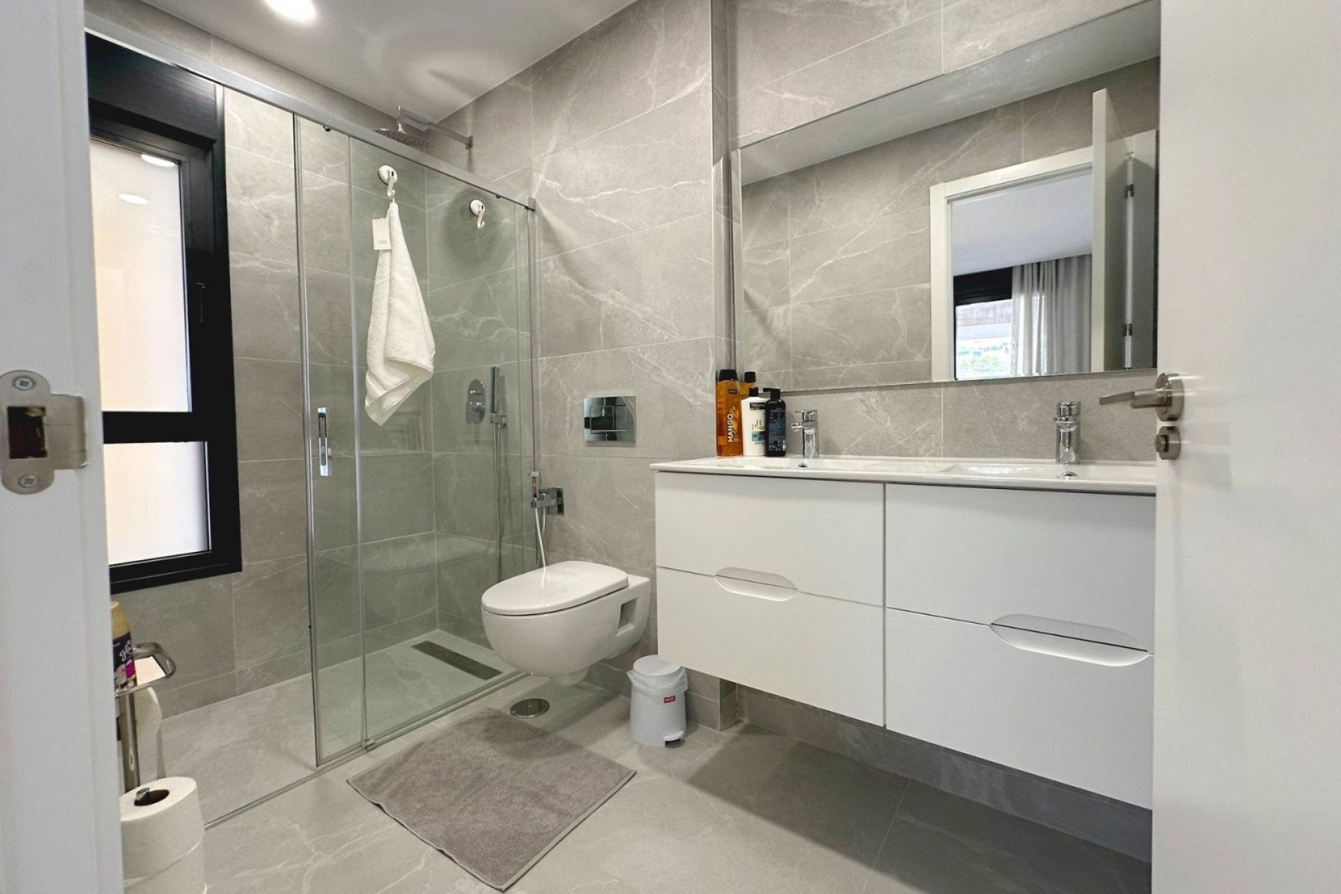 Resale - apartment -
Finestrat