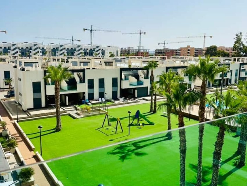 Resale - apartment -
Guardamar del Segura - El Raso