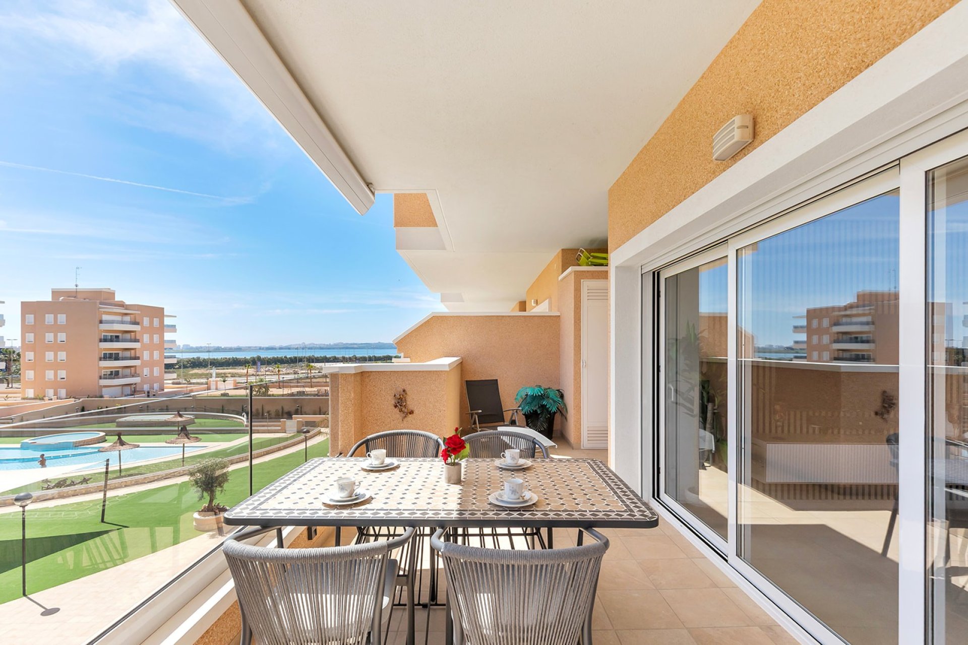 Resale - apartment -
Guardamar del Segura - El Raso