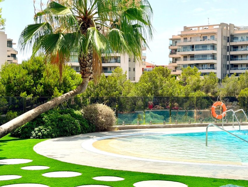 Resale - apartment -
Orihuela Costa - La Zenia