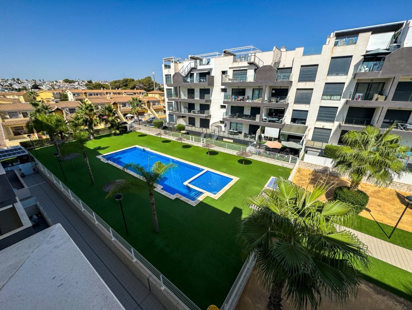 Resale - apartment -
Orihuela Costa - Villamartín