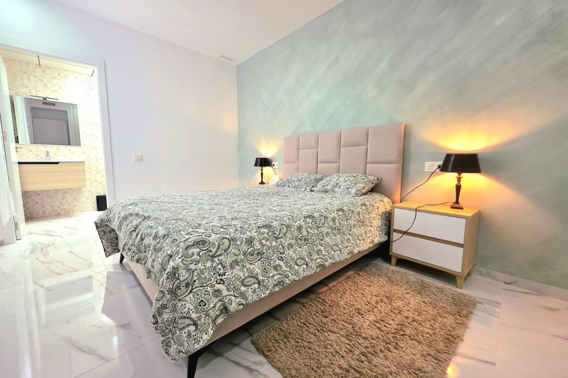Resale - apartment -
Torrevieja - Center