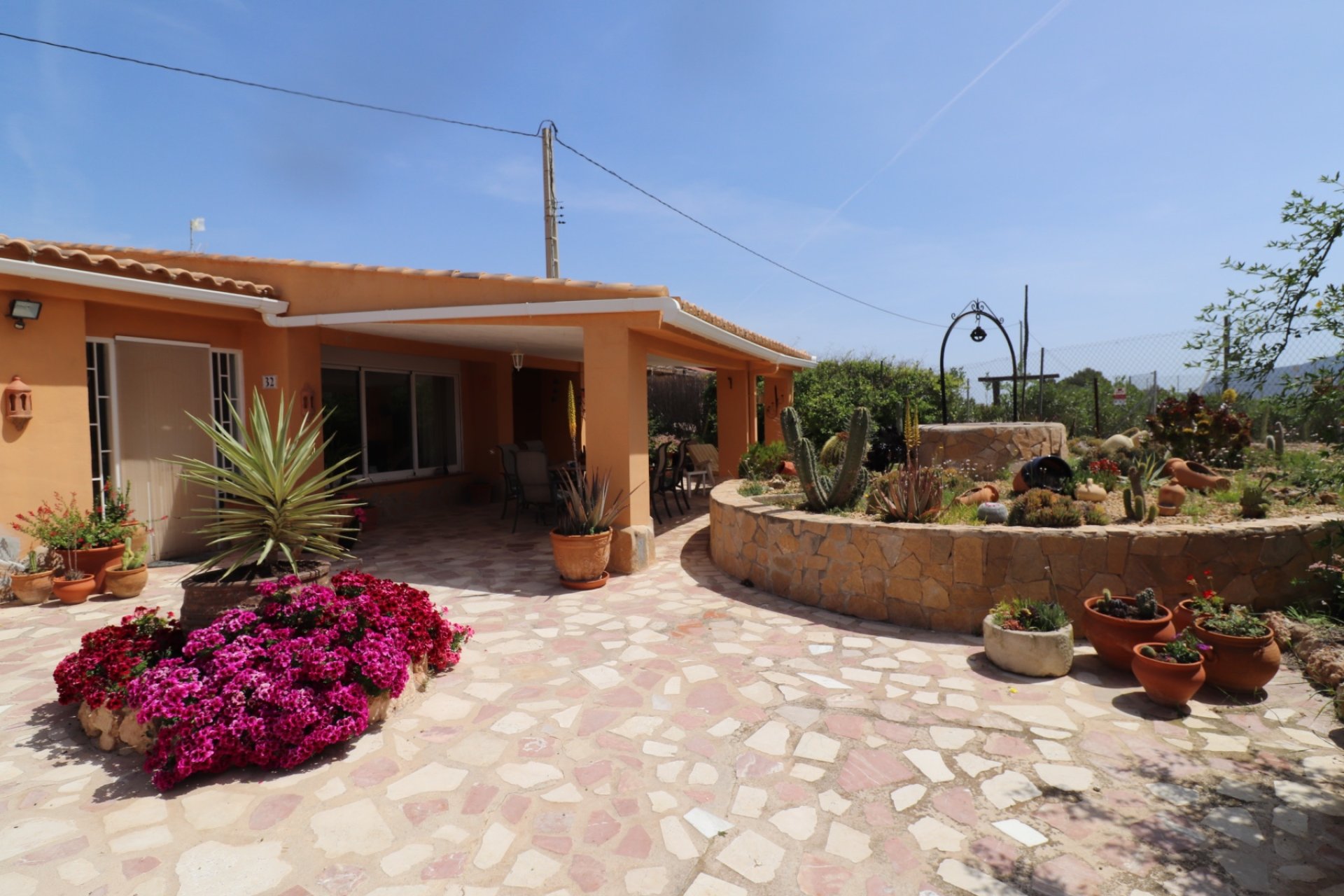 Resale - Country House -
Hondón de las Nieves - La Canalosa