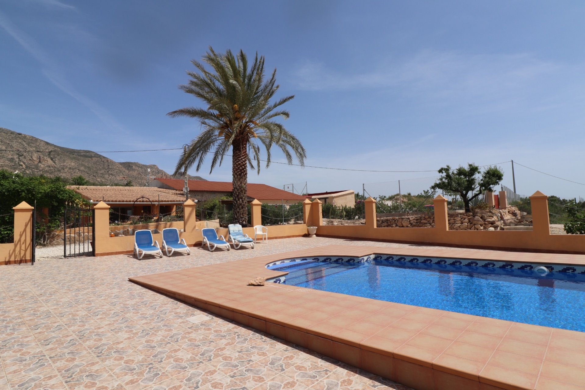 Resale - Country House -
Hondón de las Nieves - La Canalosa