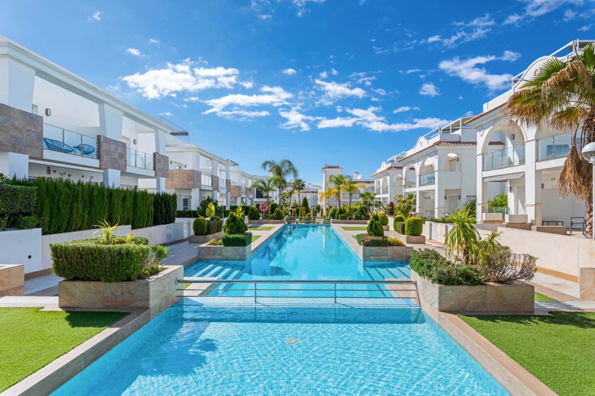 Resale - Townhouse -
Ciudad Quesada - Doña Pepa