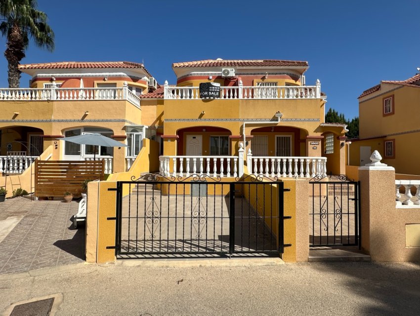 Resale - Townhouse -
Orihuela Costa - La Regia
