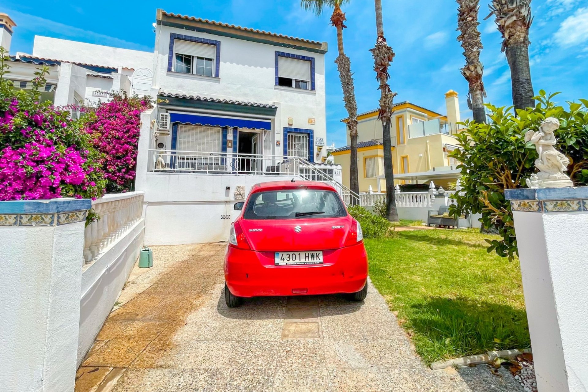 Resale - Townhouse -
Orihuela Costa - La Rioja
