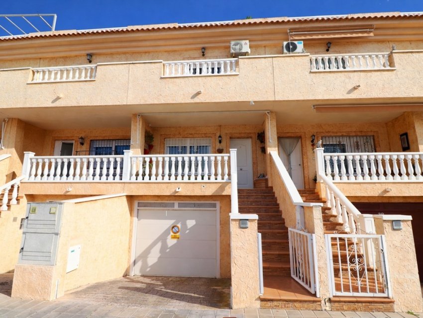 Resale - Townhouse -
Redovan - Redovan - Town