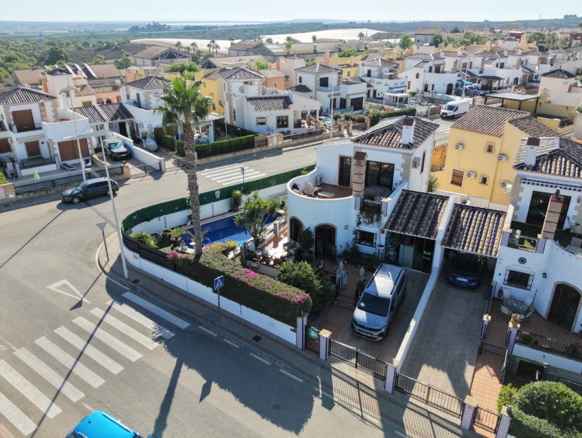 Resale - Villa -
Algorfa - La finca Golf