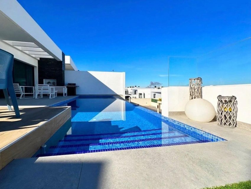 Resale - Villa -
Ciudad Quesada - Altos del golf i