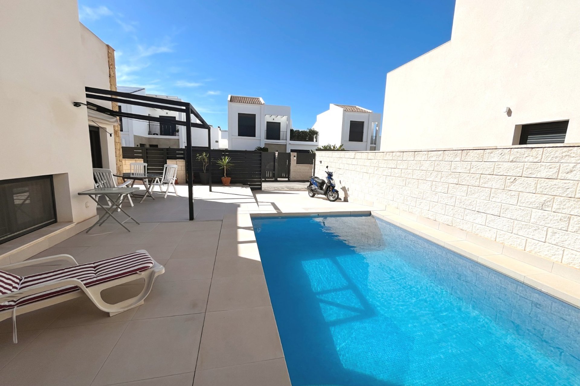 Resale - Villa -
Ciudad Quesada - Pueblo Bravo