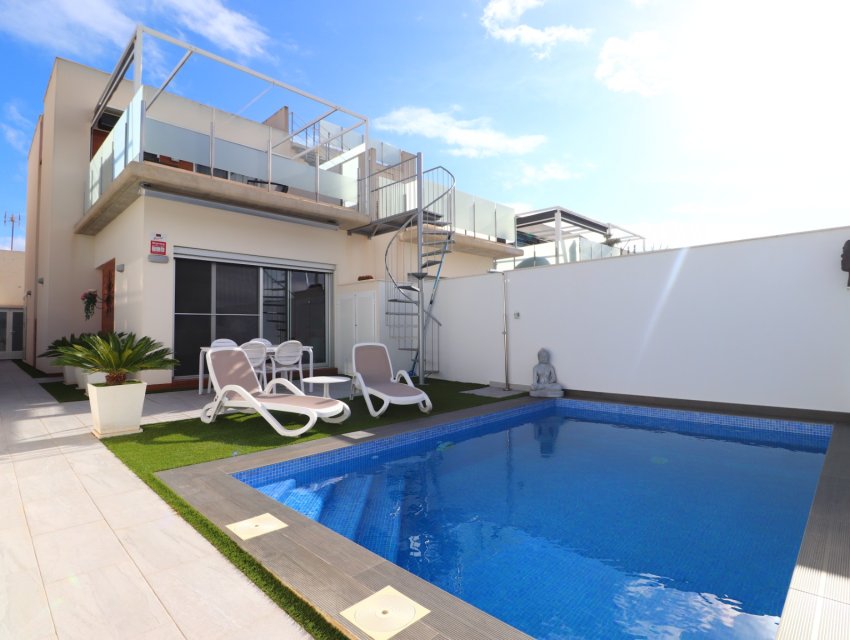 Resale - Villa -
Daya Vieja - Daya Vieja - Town