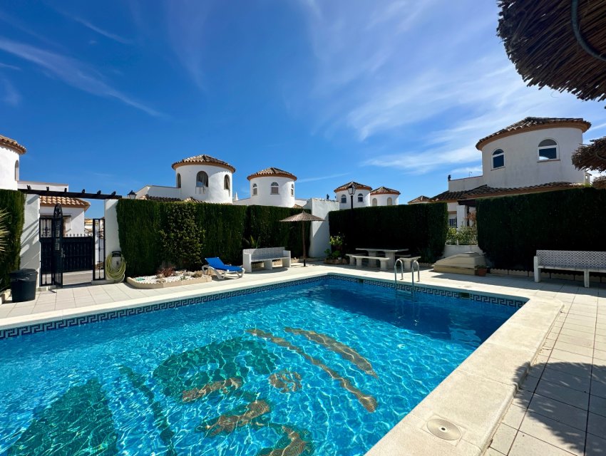 Resale - Villa -
Guardamar del Segura - El Raso