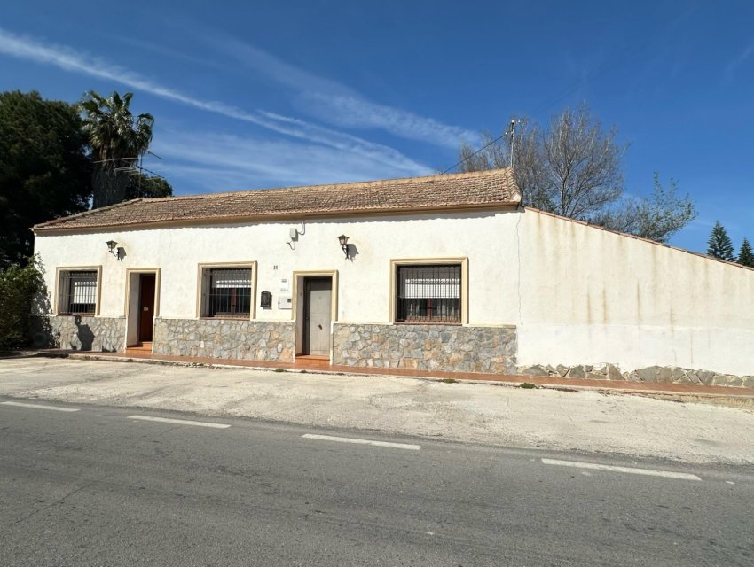 Resale - Villa -
Heredades