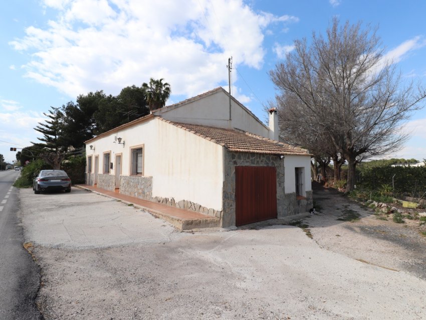 Resale - Villa -
Heredades