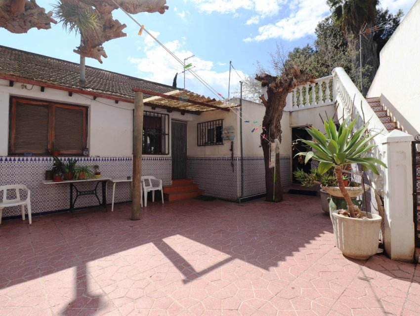 Resale - Villa -
Heredades