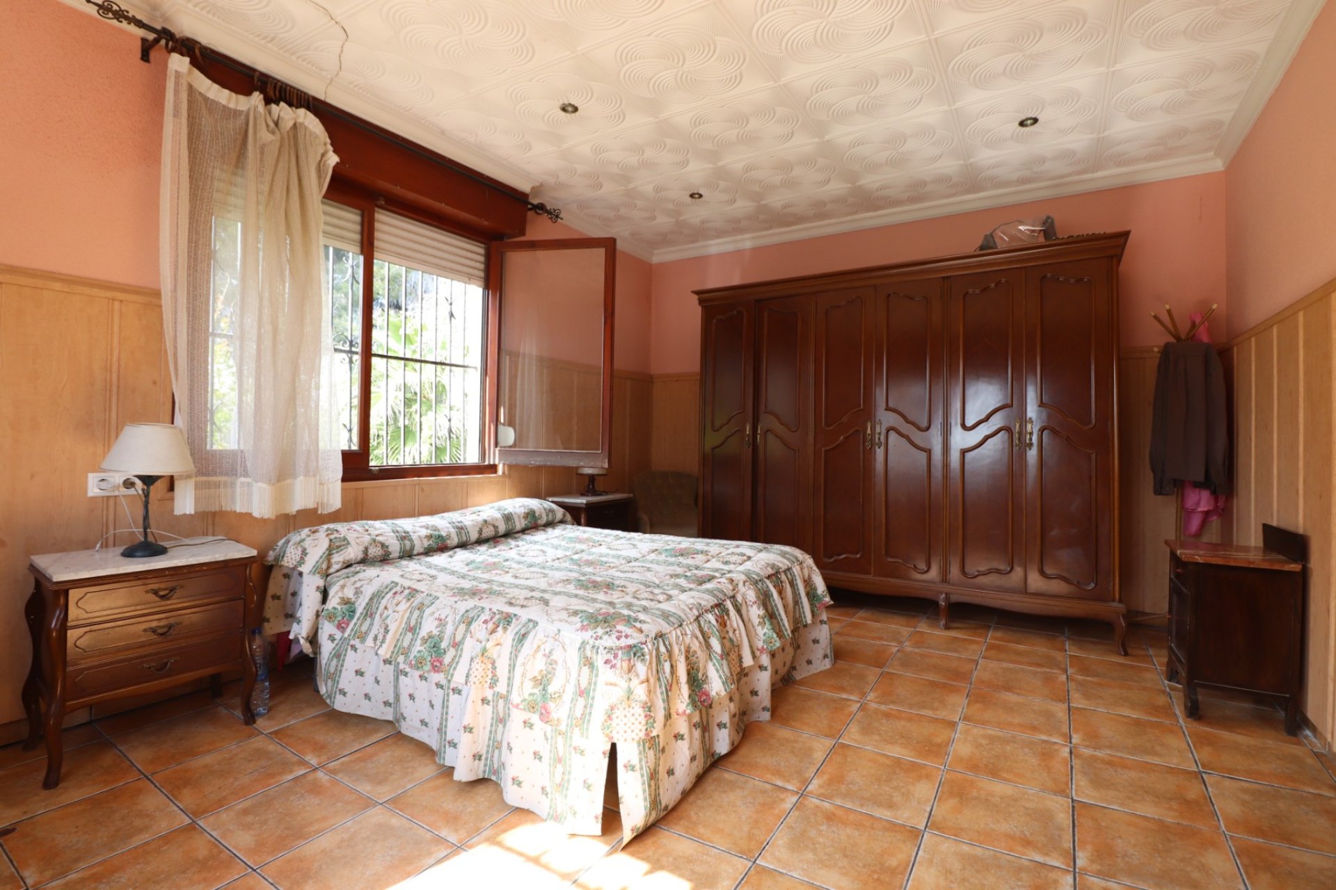 Resale - Villa -
Heredades