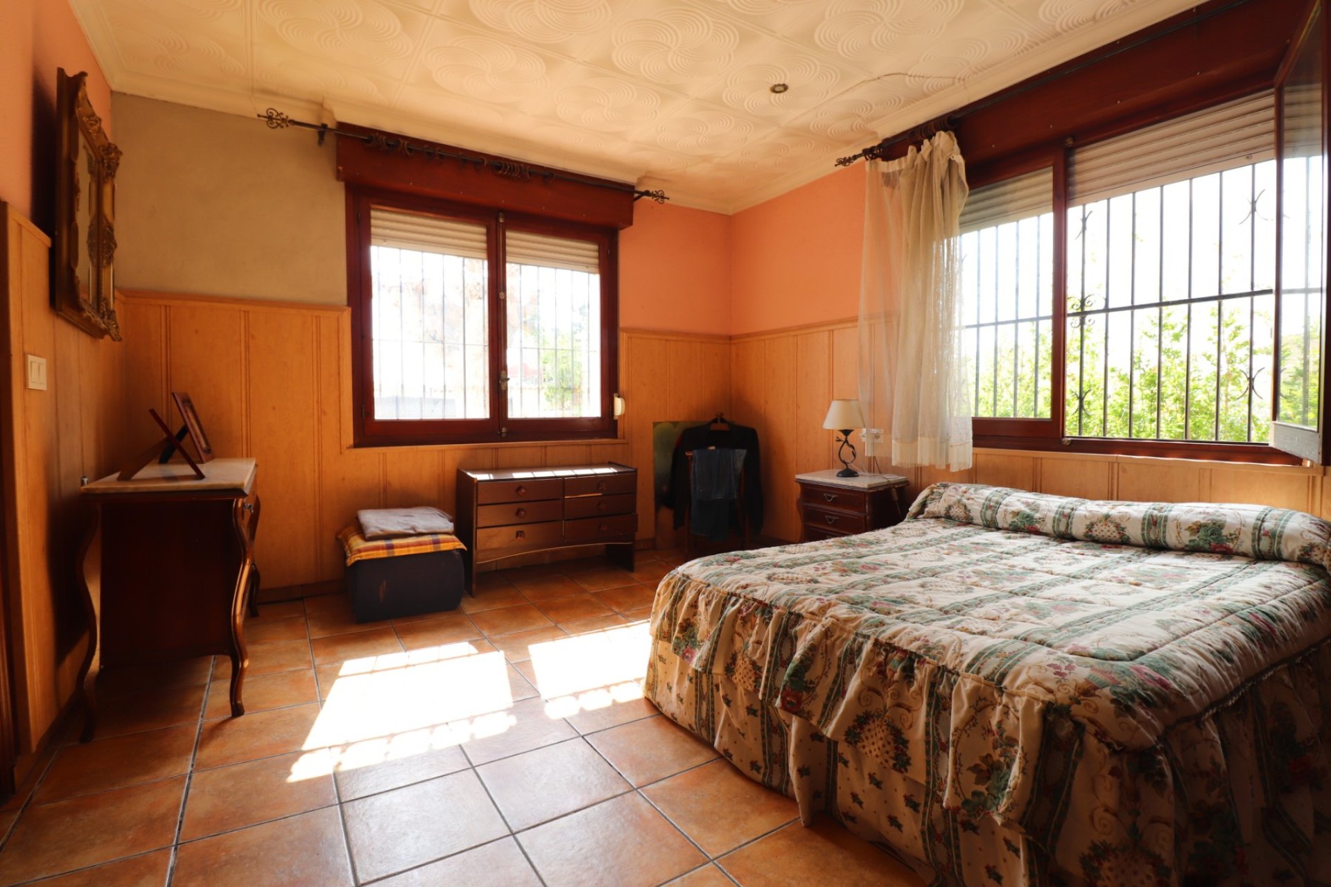 Resale - Villa -
Heredades