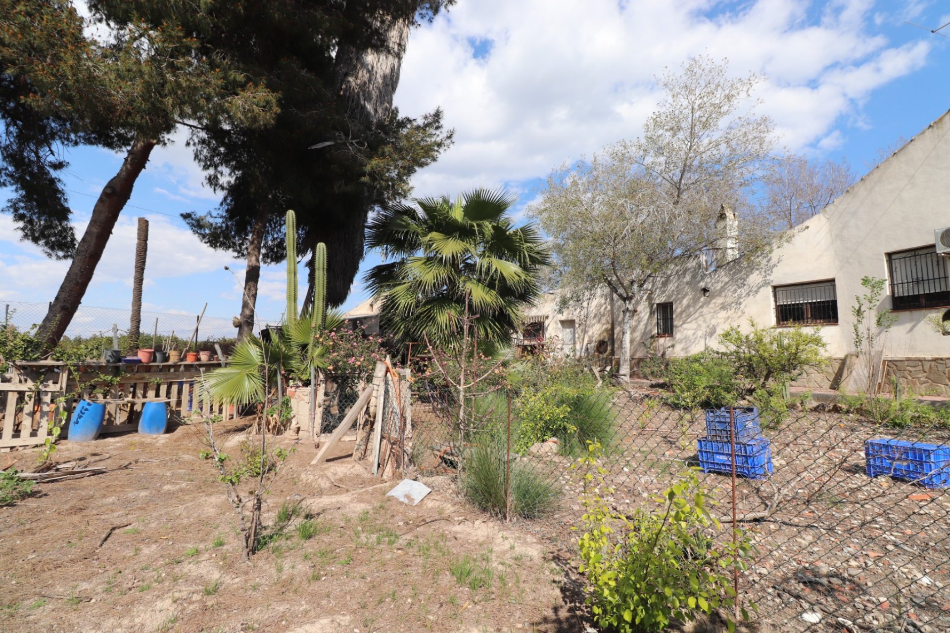 Resale - Villa -
Heredades