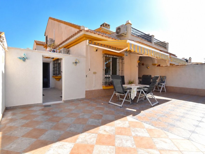 Resale - Villa -
Orihuela Costa - La Zenia