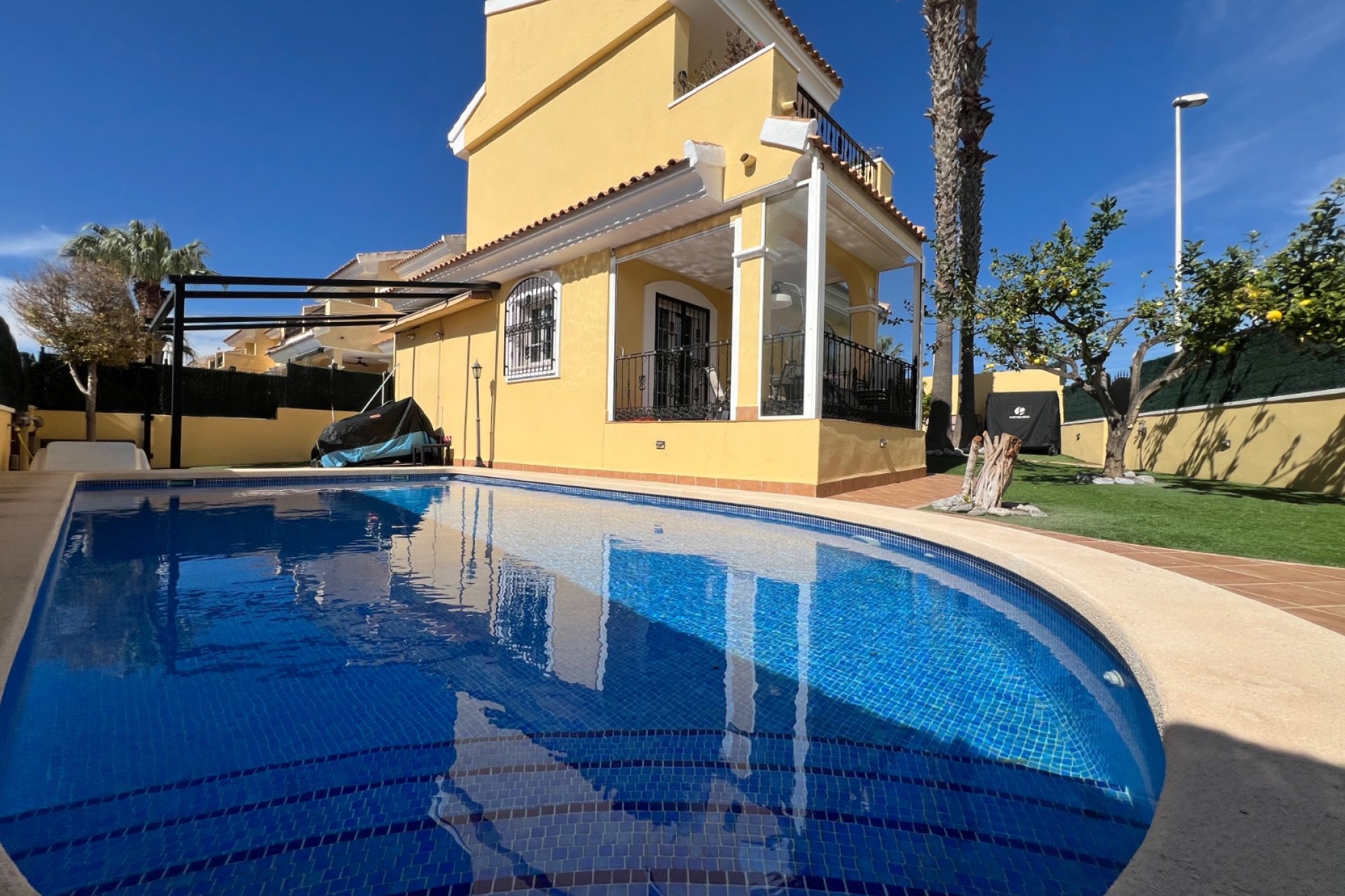 Resale - Villa -
Orihuela Costa - Los Dolses