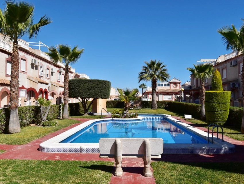 Resale - Villa -
Orihuela Costa - Playa Flamenca