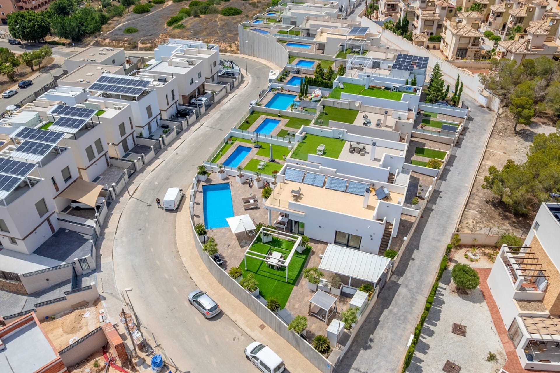 Resale - Villa -
Orihuela Costa - Villamartín