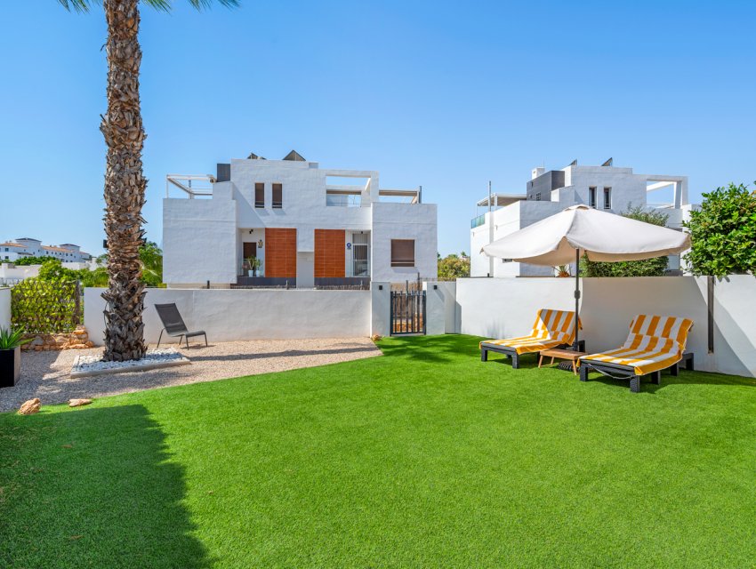 Resale - Villa -
Orihuela Costa - Villamartín