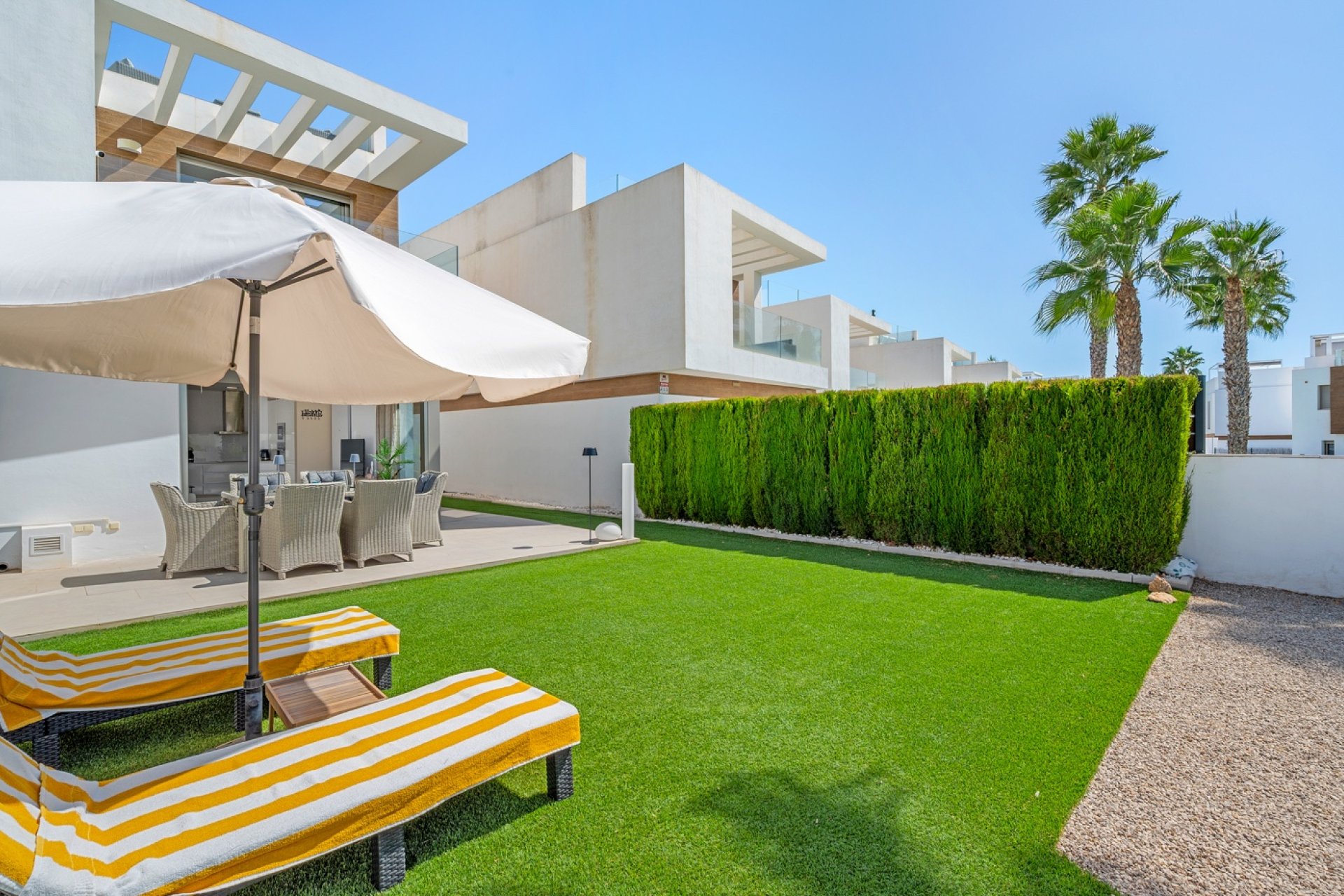 Resale - Villa -
Orihuela Costa - Villamartín