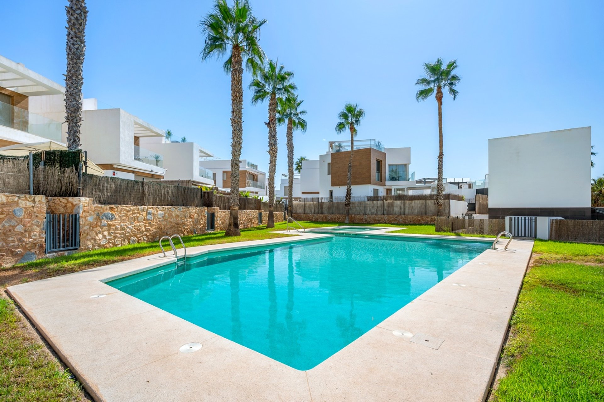 Resale - Villa -
Orihuela Costa - Villamartín