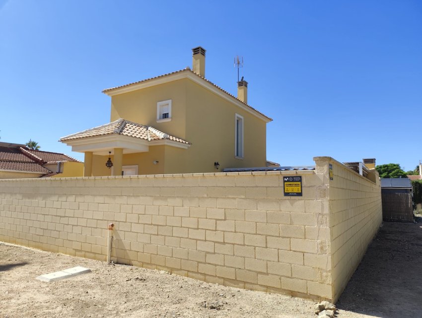 Resale - Villa -
San Fulgencio - La Marina